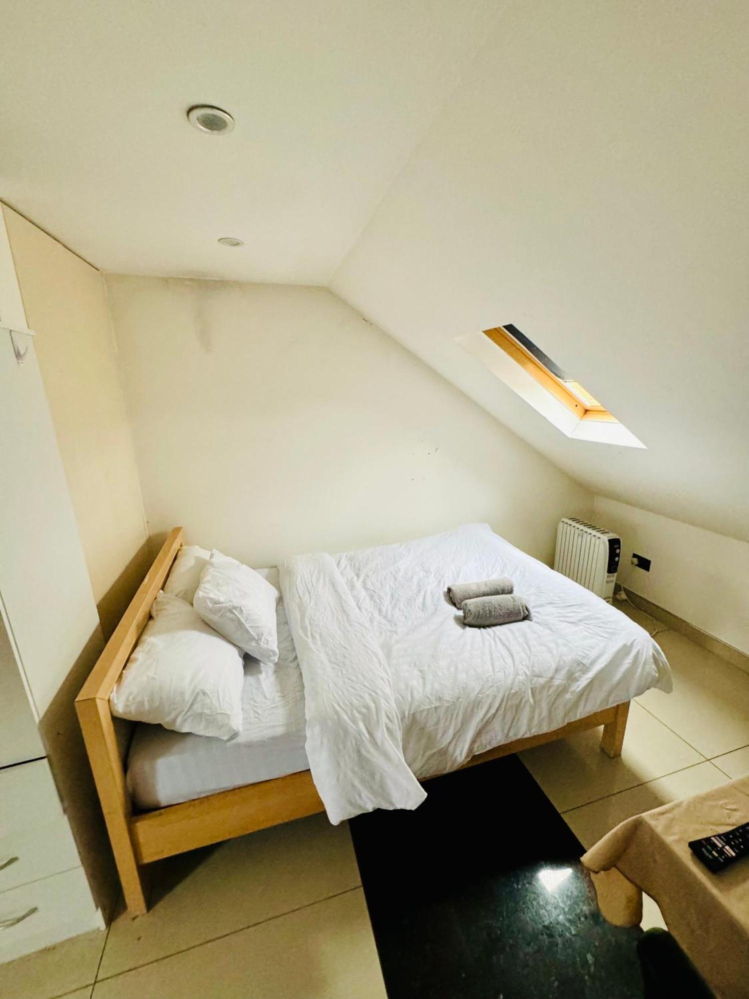 The Great Falcon Accommodation Лондон Экстерьер фото
