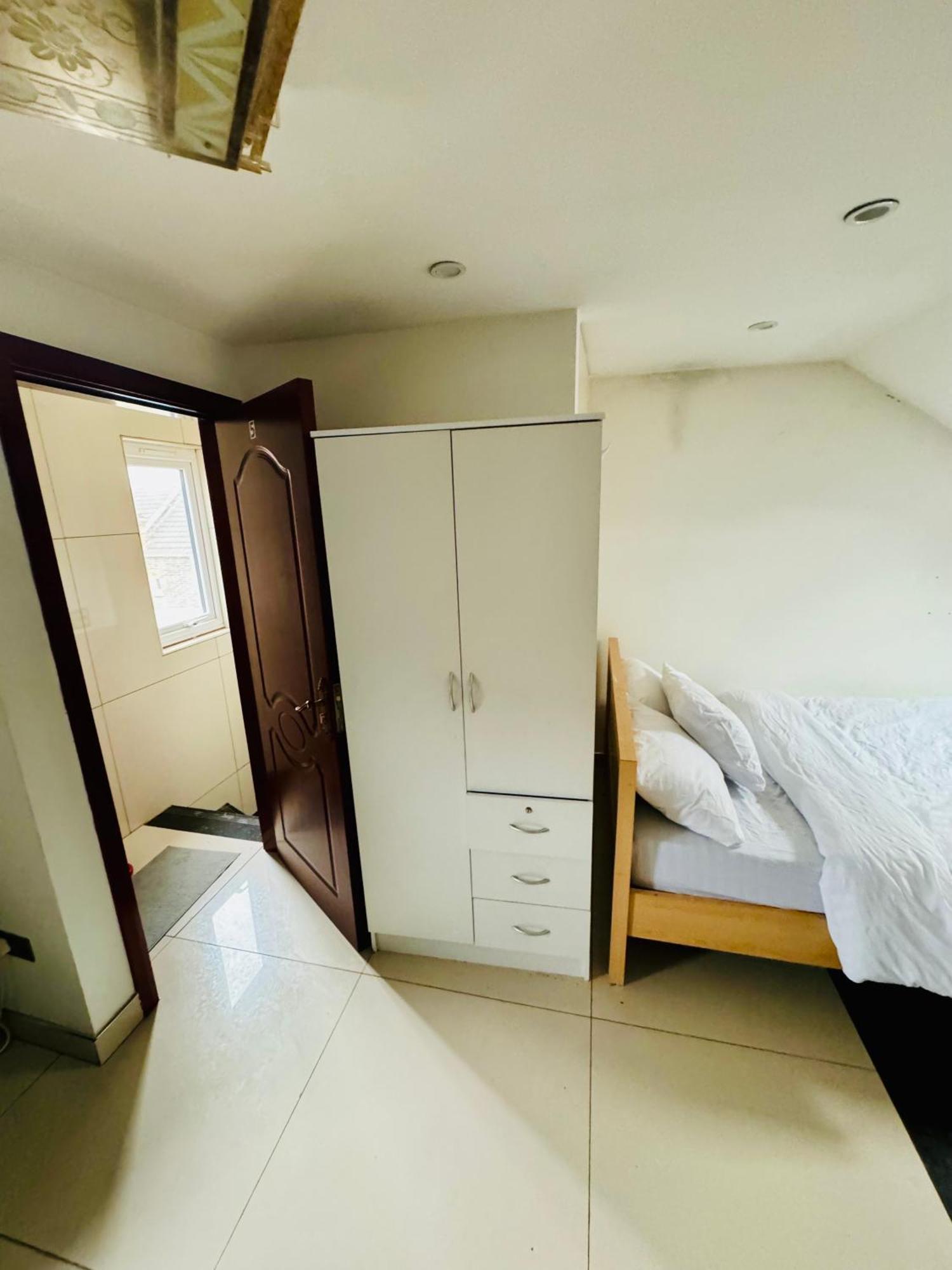 The Great Falcon Accommodation Лондон Экстерьер фото