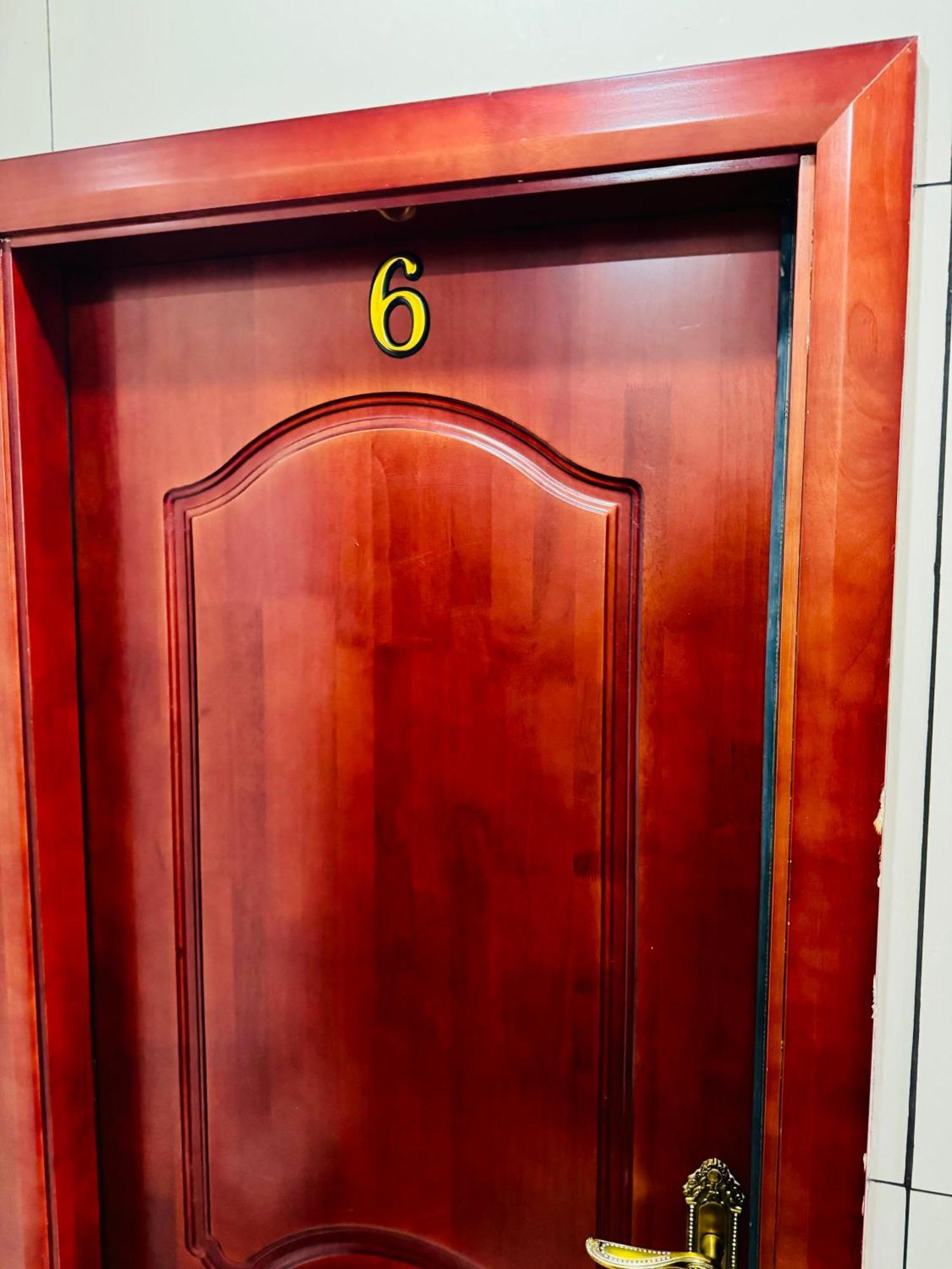 The Great Falcon Accommodation Лондон Экстерьер фото