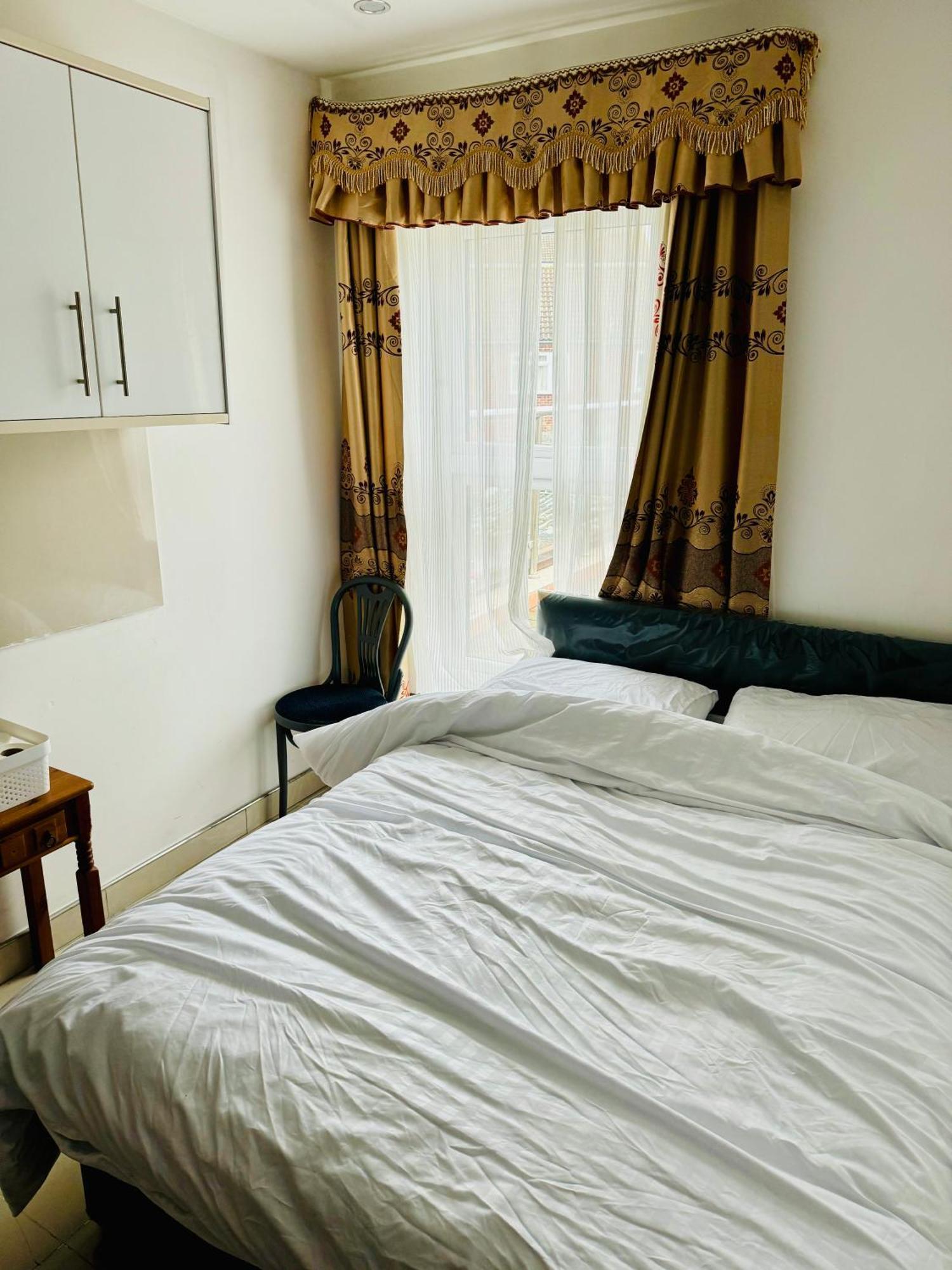 The Great Falcon Accommodation Лондон Экстерьер фото