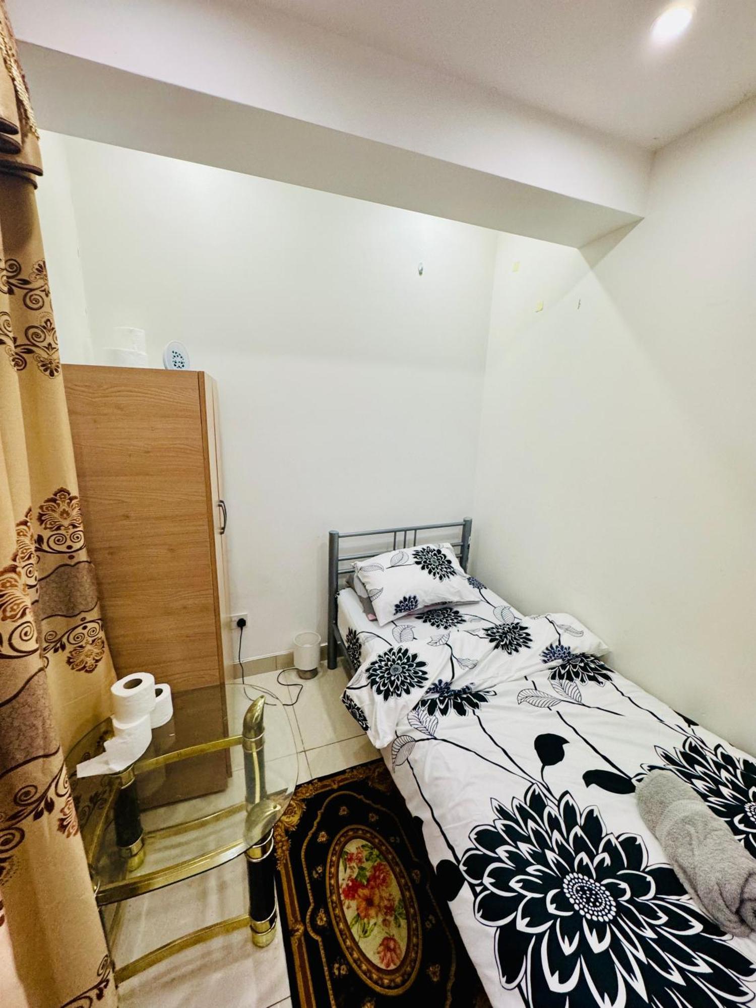 The Great Falcon Accommodation Лондон Экстерьер фото