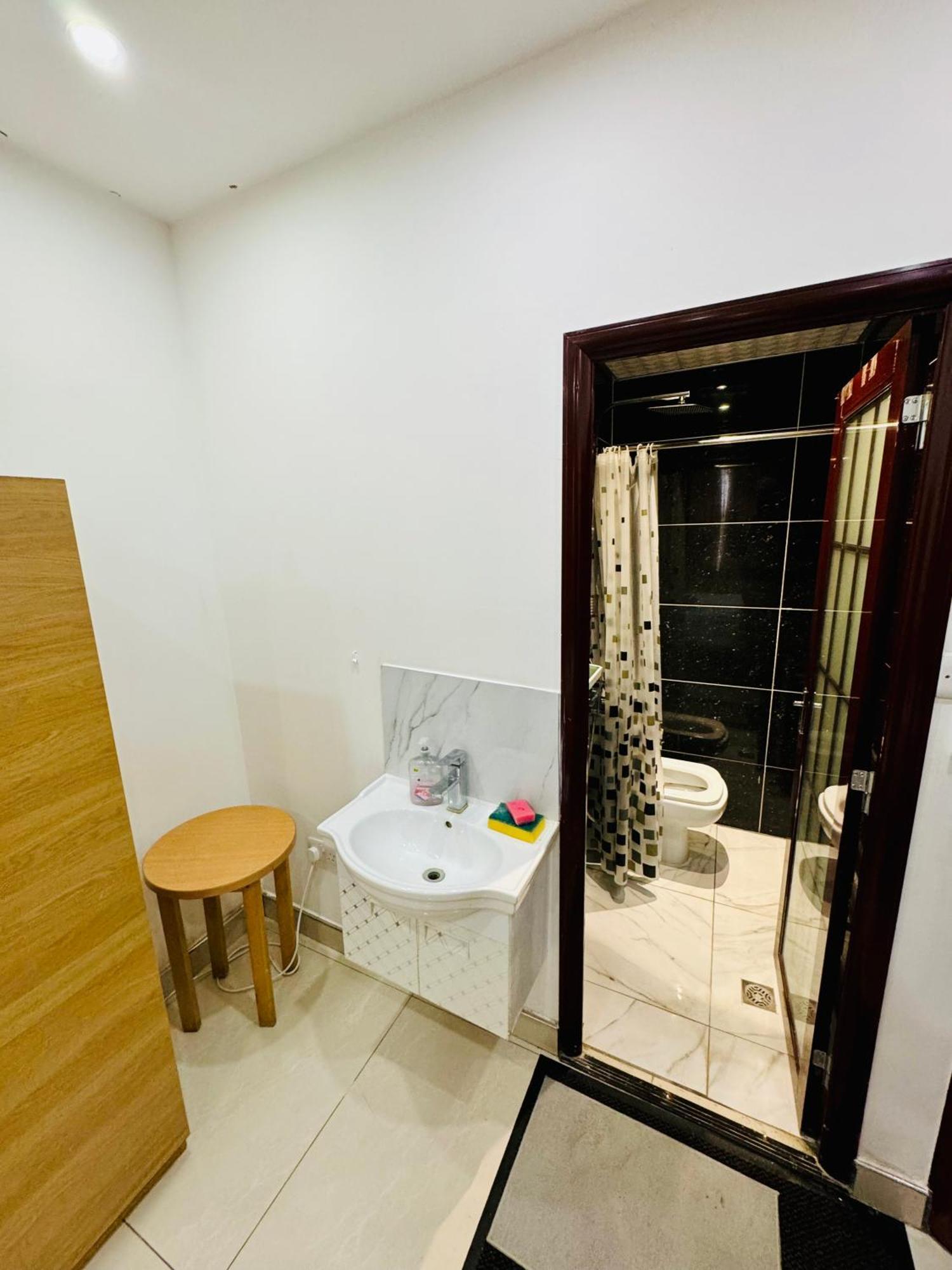 The Great Falcon Accommodation Лондон Экстерьер фото
