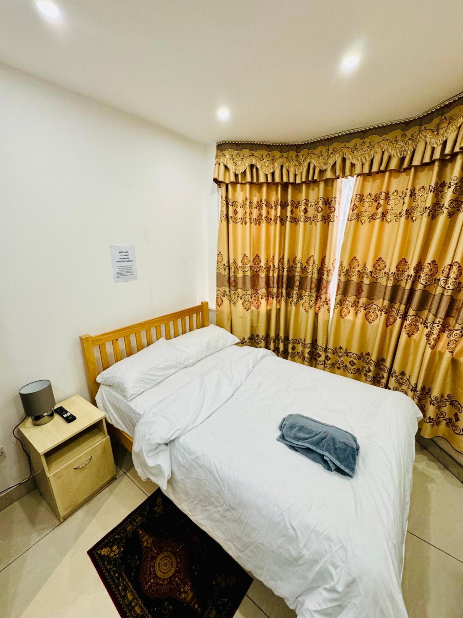 The Great Falcon Accommodation Лондон Экстерьер фото